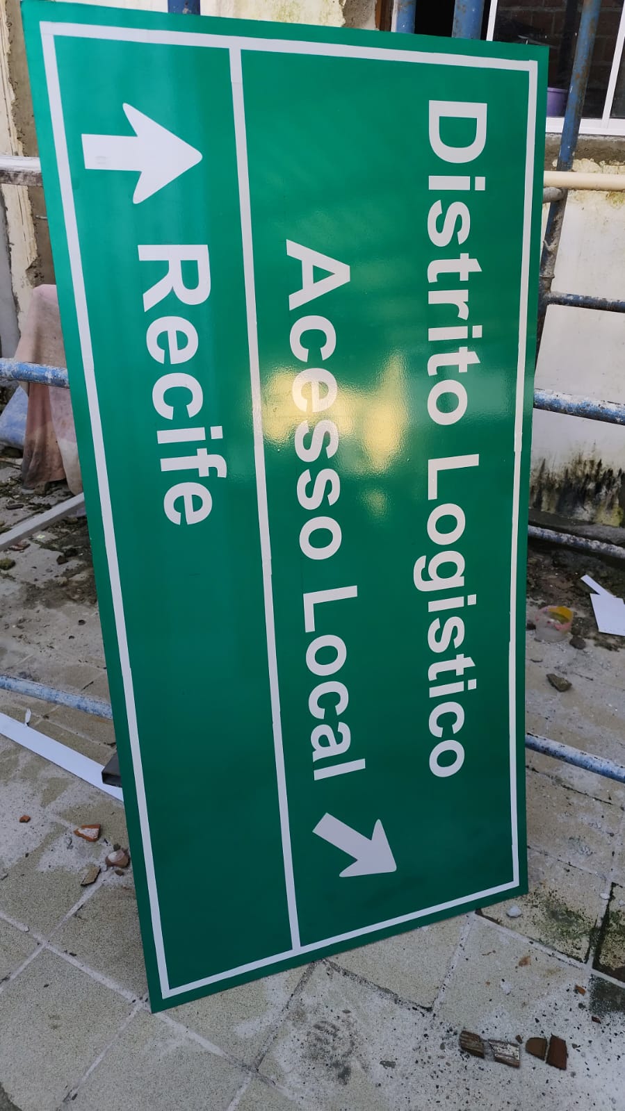 Placa indicativa Distrito Logístico e acesso Recife