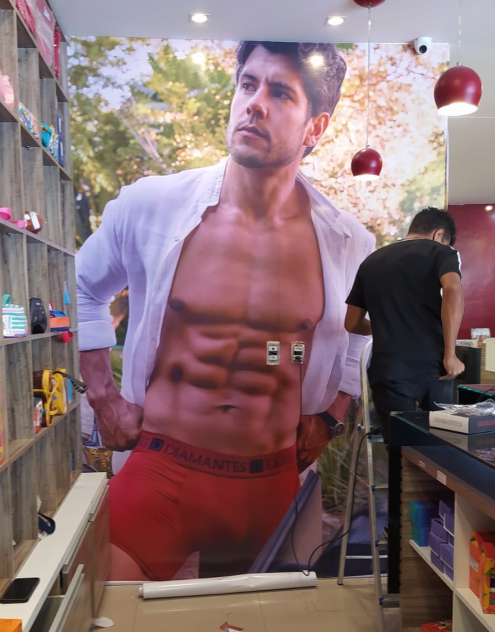 Adesivação de vitrine para barbearia